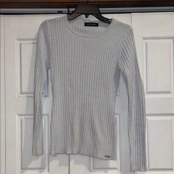 Ivanka Trump Sweaters - Ivanka Trump Light Gray Ribbed Sweater